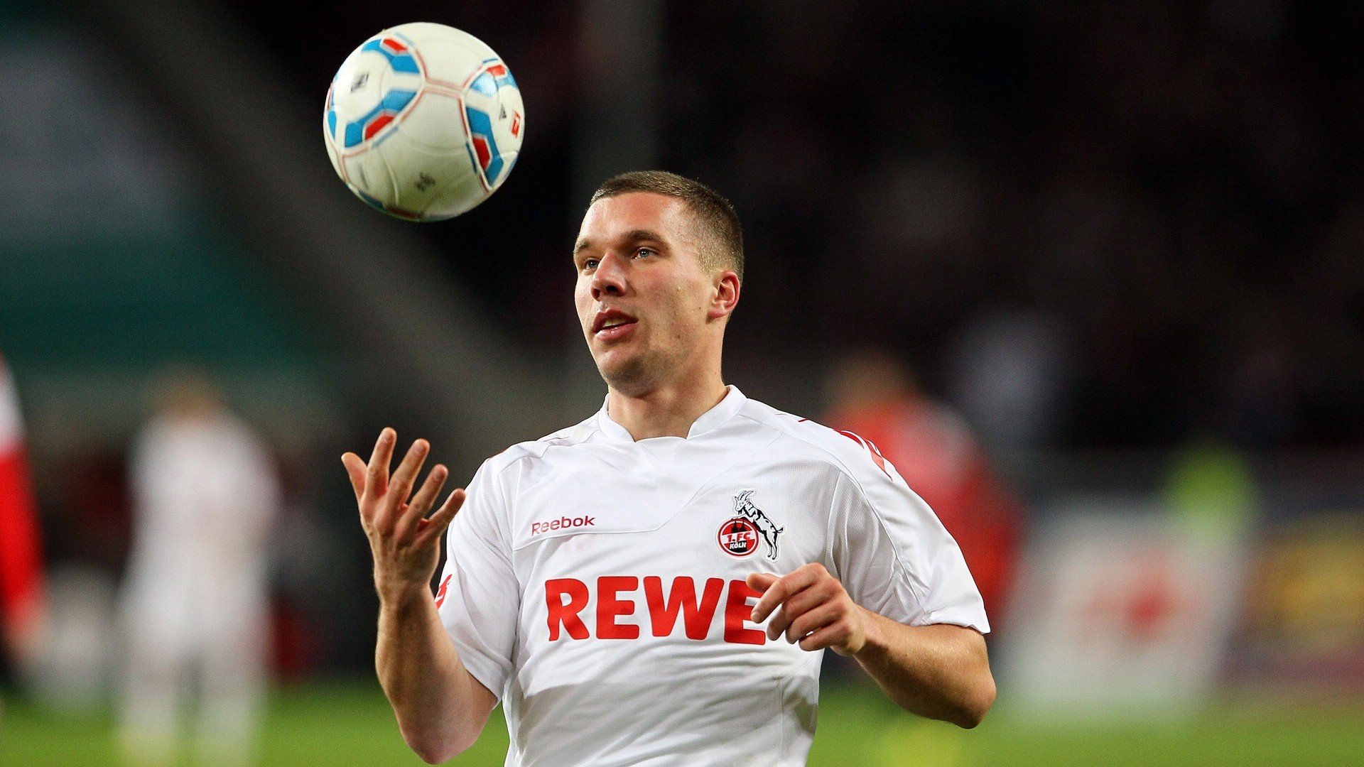 中国篮球职业联赛市场营销与品牌建设，全国篮球职业联赛共12支篮球队参赛,实行主客场