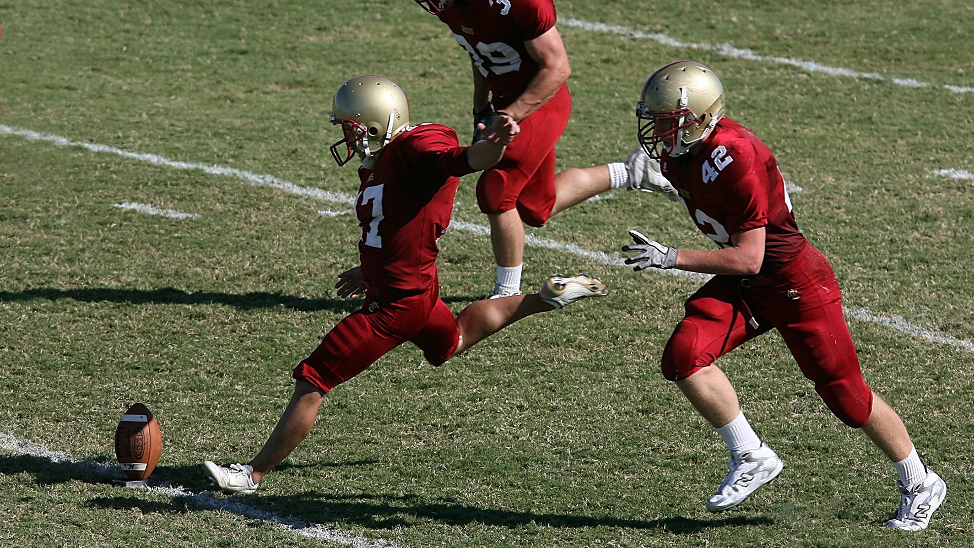 张伟丽为训练馆搬迁剪彩表达感谢，张伟丽教练团队介绍