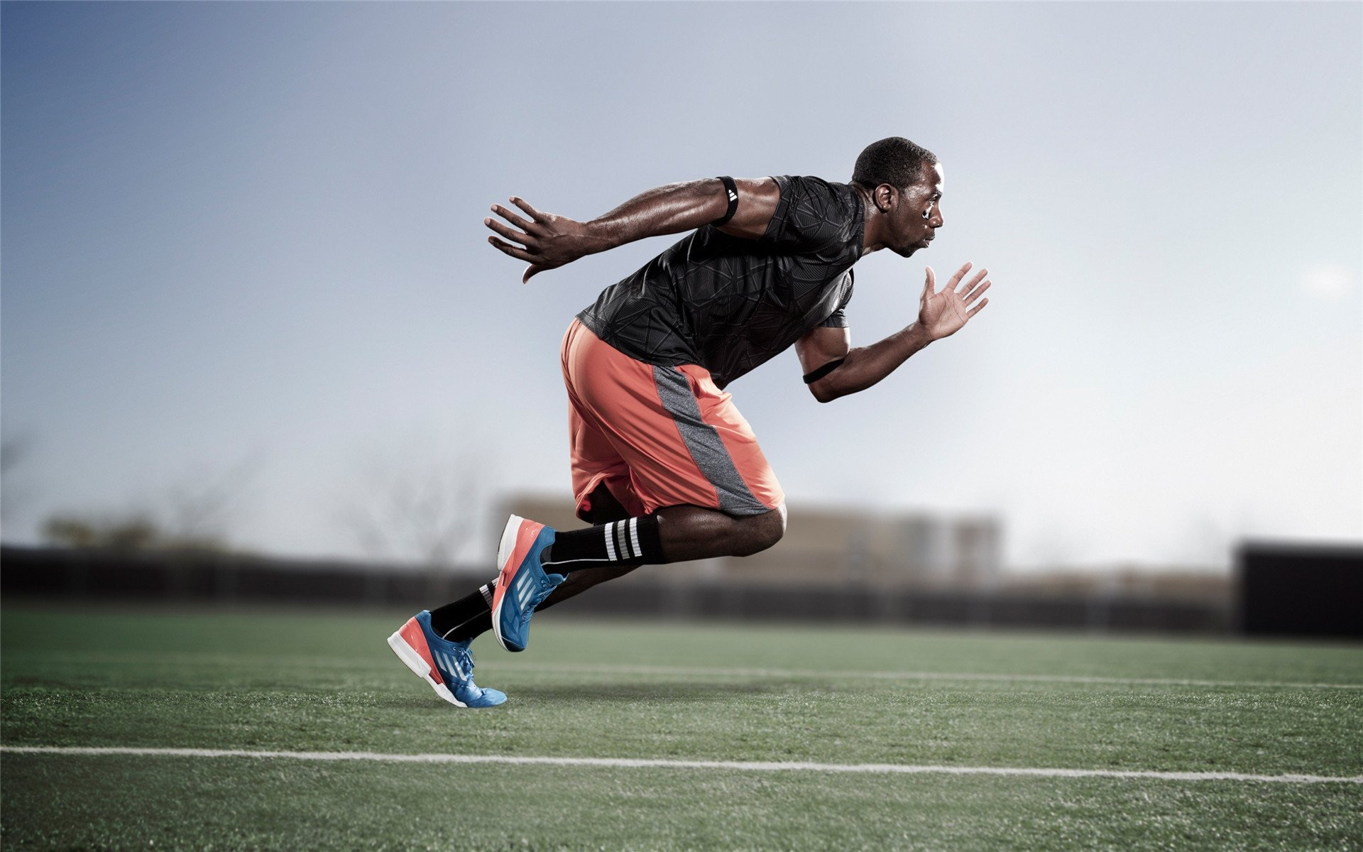 湖人三连胜 詹眉组合找回统治力，湖人詹姆斯连进三分